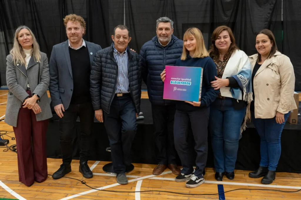 Se realizó una nueva entrega de computadoras del programa Conectar Igualdad Bonaerense – Municipio de Benito Juárez