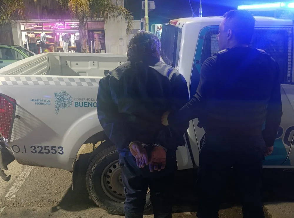 Detuvieron a un hombre acusado de golpear a una mujer en plena vía pública